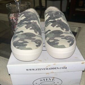 Steve Madden Gills Camo Sneakers Brand New